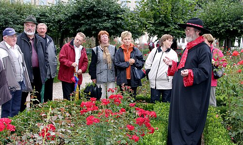 Story-teller of Bamberg in the rose garden