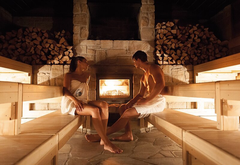 Maa-Sauna mit Kamin © Obermain Therme / Ronny Kiaulehn