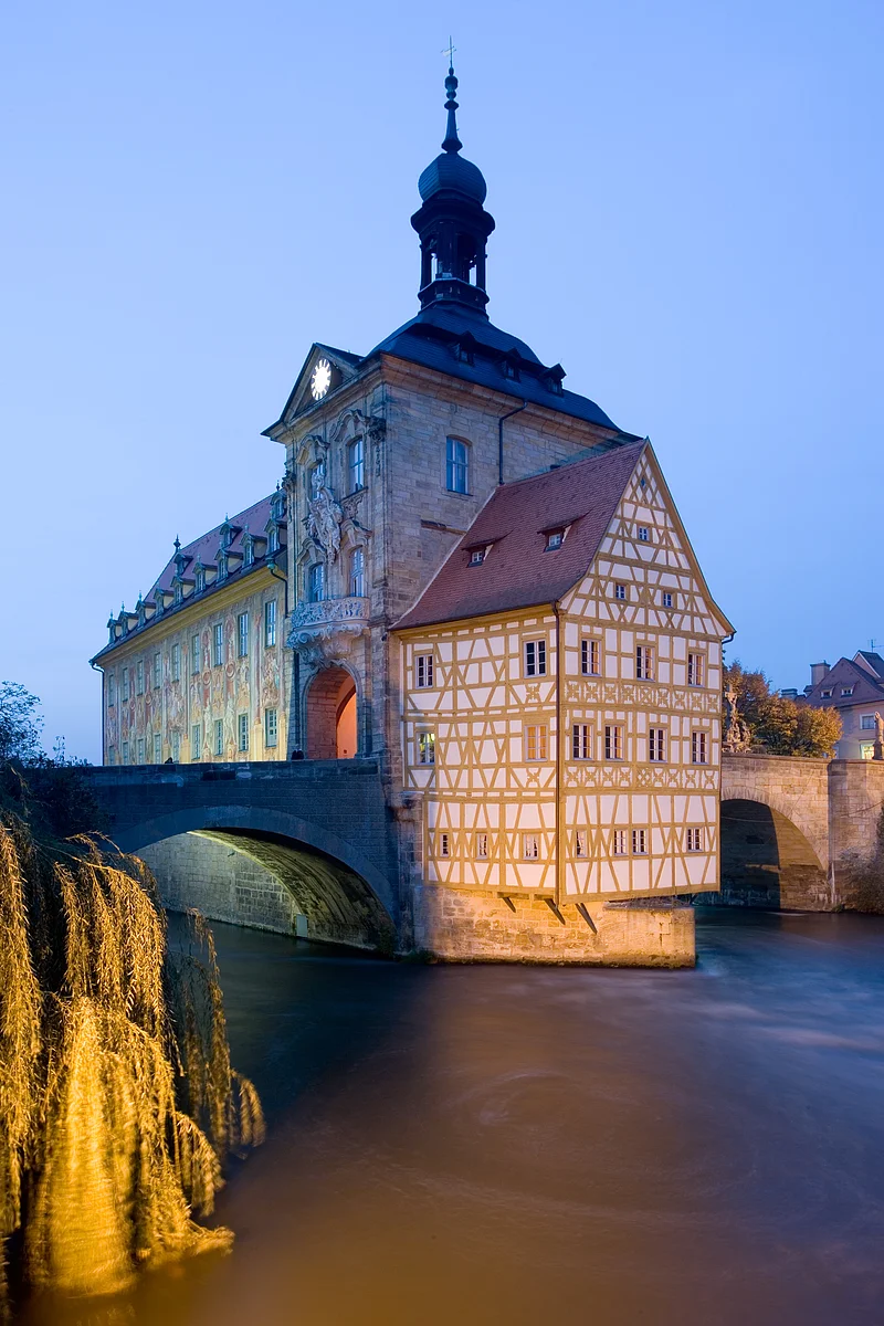 Das Alte Rathaus mitten im Fluss der Welterbestadt Bamberg