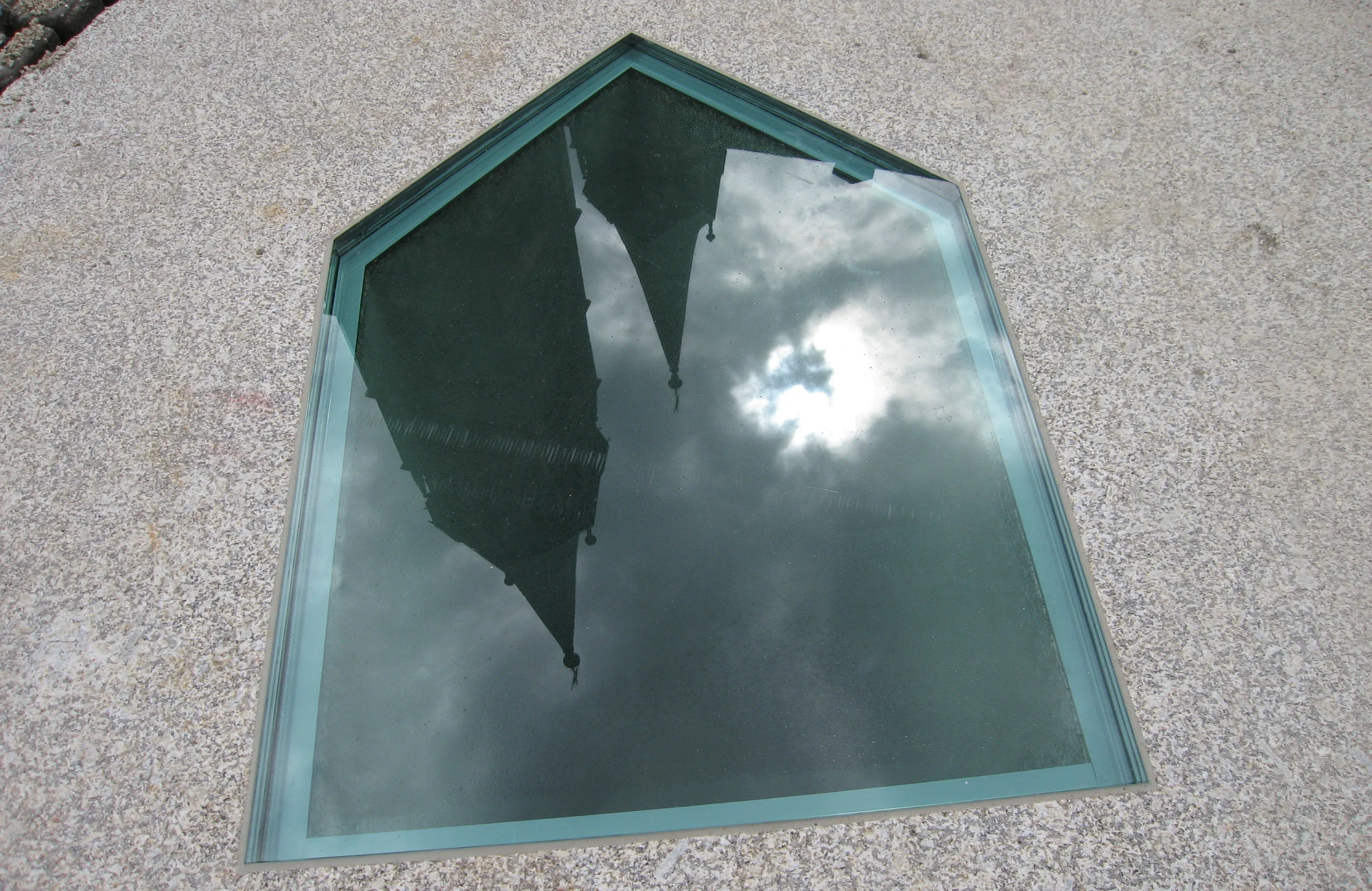 © Micha Ullman 2007 Großplastik des Skulpturenweges