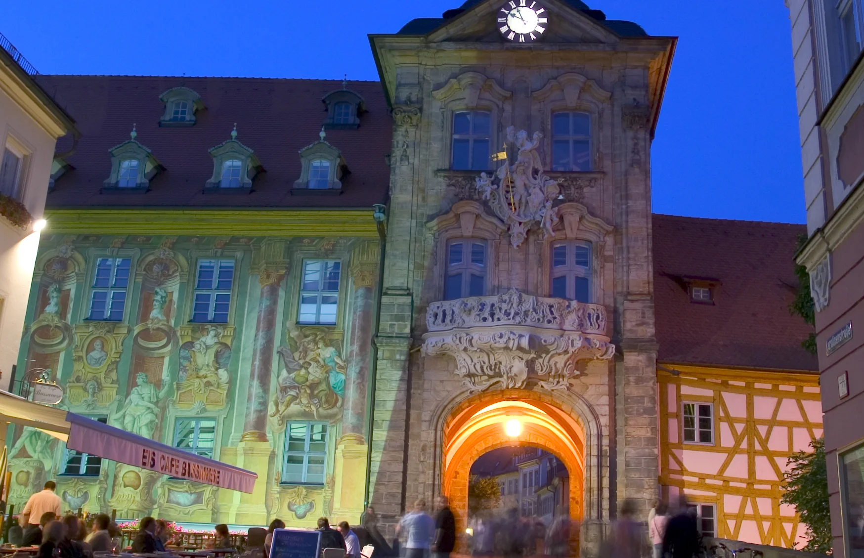There has already been a bridge across the river in the early 11th century. Built in the middle of the 14th century, the town hall was rebuilt by the citizens of Bamberg after a fire disaster in 1440. Between 1744-1756, Michael Küchel redesigned it in the style of baroque and rococo. Beside the beautiful architecture, the old town hall impresses especially with the plasticity of its frescos.