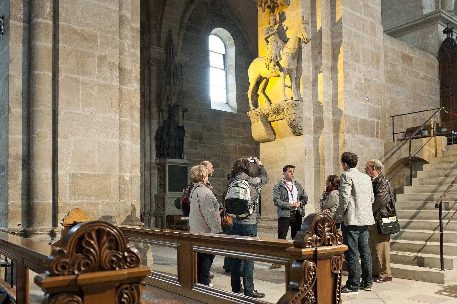 Der Bamberger Reiter im Kaiserdom ist weltberühmt und wird von den Besuchern viel bewundert. 