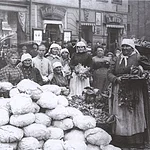 This culinary tour is not only about the 1000-year-old tradition of brewing in Bamberg, but also provides an insight into the culture of eating in the city, which has much going for in addition to two different kinds of croissants. The walk is completed by trying some of those culinary offers, which make it an ultimate sensation of taste.