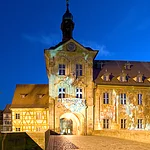 A bridge crossed the river already in the early 11 th century. Built in the middle of the 14th century, the town hall was rebuilt after a disasterous fire in 1440 by Bamberg's citizens. Michael Küchel redesigned it in rococo and baroque style between 1744-1756.  Beside the beautiful architecture, in particular the fescos captivate by their plasticity.