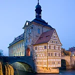 Das Alte Rathaus mitten im Fluss der Welterbestadt Bamberg