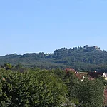 Two historical buildings are important visitor attractions near the city of Schesslitz: Giechburg castle and the chapel of St. Pankratius on Guegel hill.