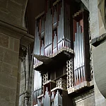 Sitting down on a pew after a city tour. Everything calms down. Let the events pass your mind once again while listening to the sound of the organ, which plays pieces by J.S. Bachs.