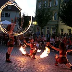 The old town turns into a huge magic workshop again. Countless magicians, jugglers, street artists, fire-eaters and comedians cheer up the city with smaller-scale performing arts, fire shows, magic and artistry.