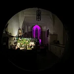 Blick durch das Guckloch zur Krippe in der Kunigundenkapelle