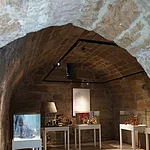 Im Gewölbekeller werden zudem passende Sonderausstellungen, zum Beispiel von Krippenfreunden und Kunsthandwerkern aus der Gegend, regelmäßig geplant.