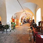 A collection of historic brewing equipment and the documentation of the production process from the malt production to the finished beer.