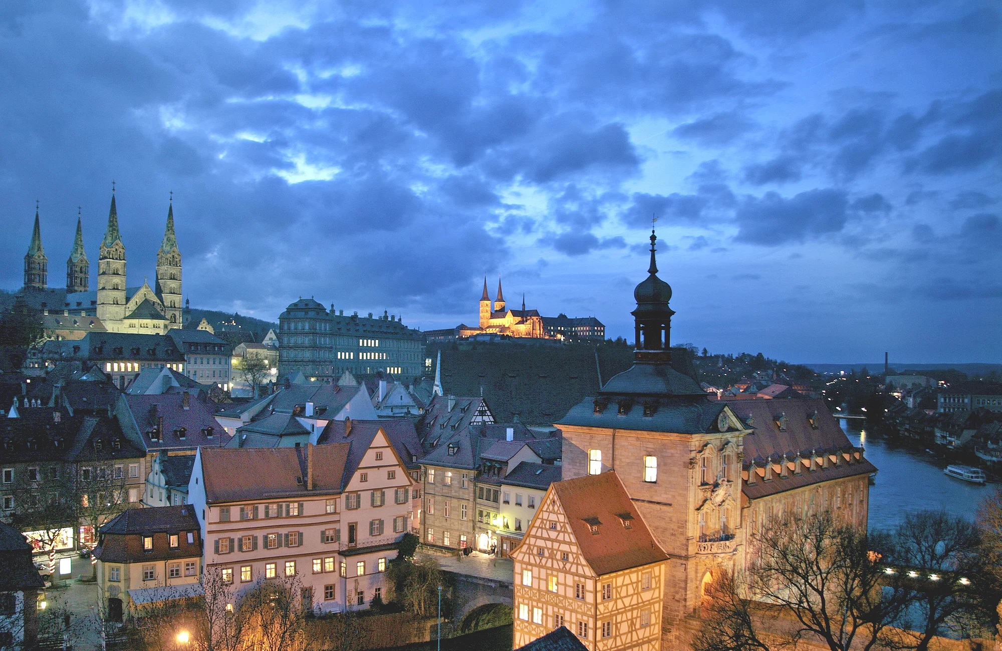 The view from the tower of the renaissance castle Geyerswörth to the episcopal town - part of the World Cultural Heritage Site - is one of the most beautiful views in town. Especially in the evening Bamberg gleams in a very special atmosphere.