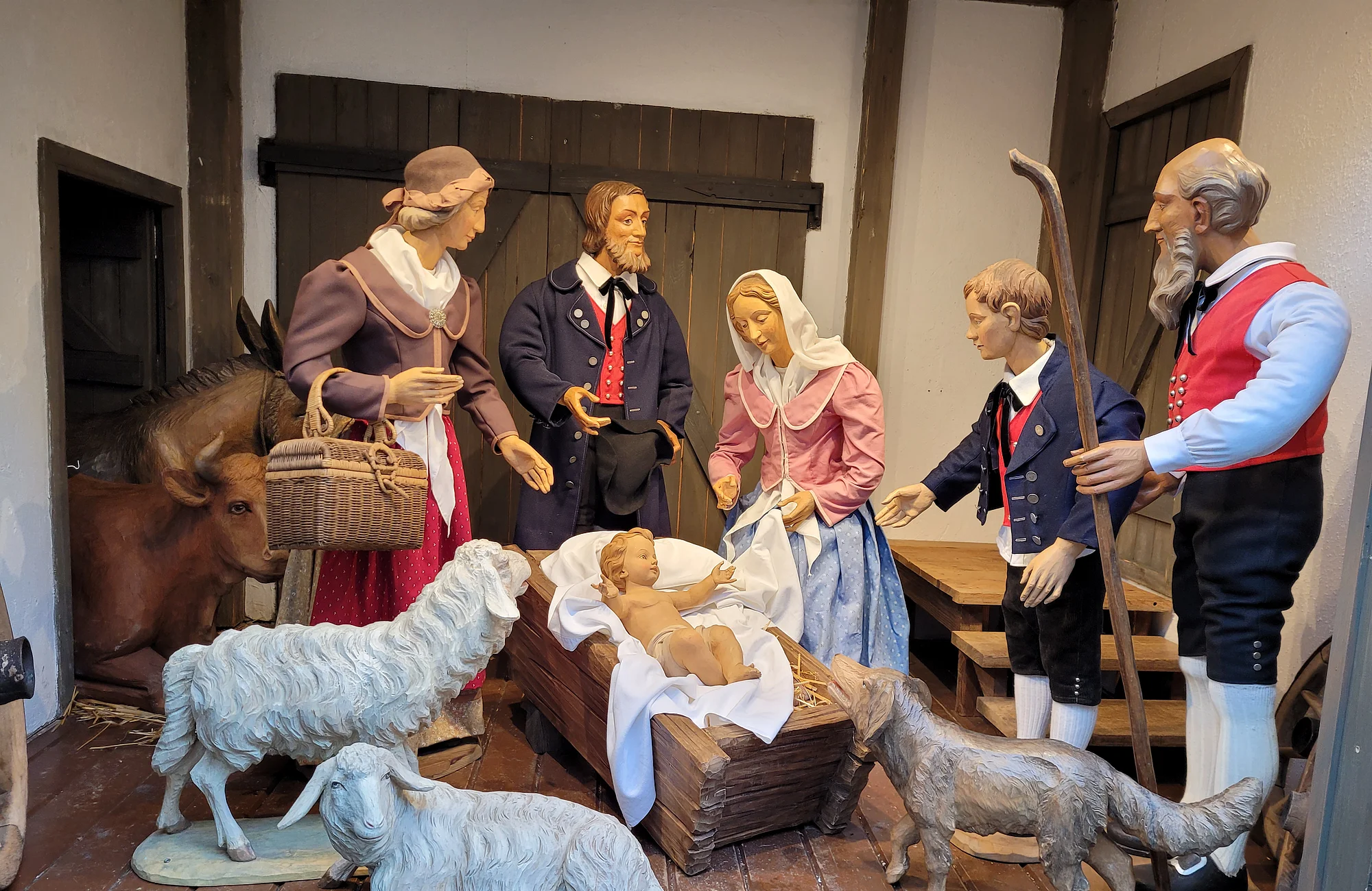 Krippenszene "Anbetung der Hirten" in der Großkrippe am Weihnachtsmarkt Bamberg