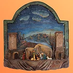 Die Wandrelief-Krippe ist ein Ausstellungsstück in der Ausstellung "Krippengeschichten" 2025/2026