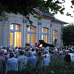 An den Abenden finden sich renommierte Ensembles zu einem Festival der klassischen Kammermusik in Bamberg ein.