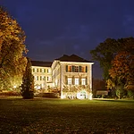 Aussenansicht nachts vom Park