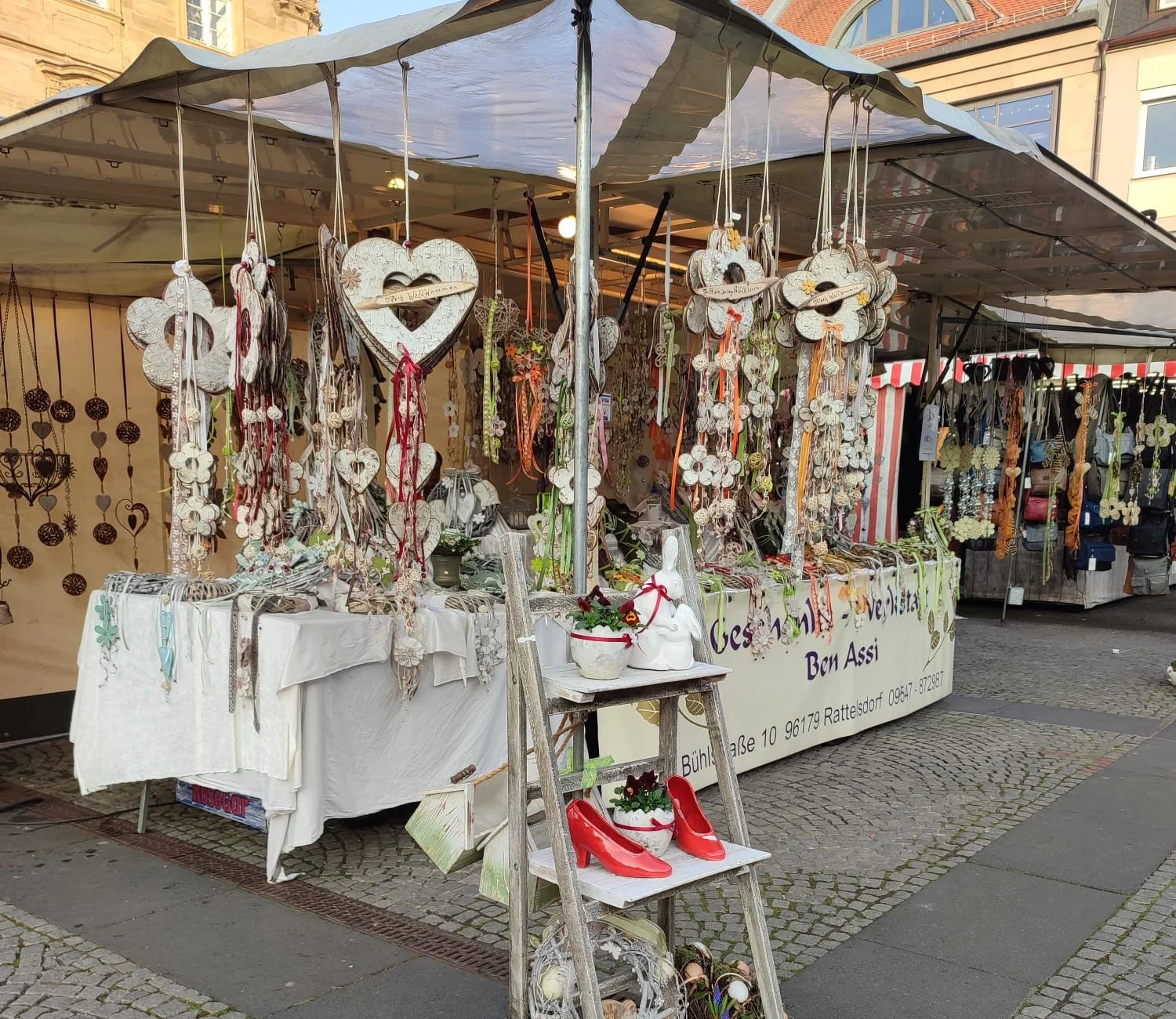 Foto eines Standes am Frühjahrsmarkt in Bamberg.