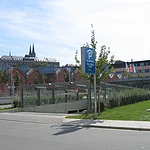 Ein Foto der Einfahrt zur Tiefgarage an der Konzert-und Kongresshalle.