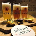 Drei Bierkrüge im Brauhause Sternla.