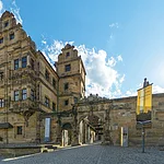 Foto des Eingangs zur Alten Hofhaltung in Bamberg.