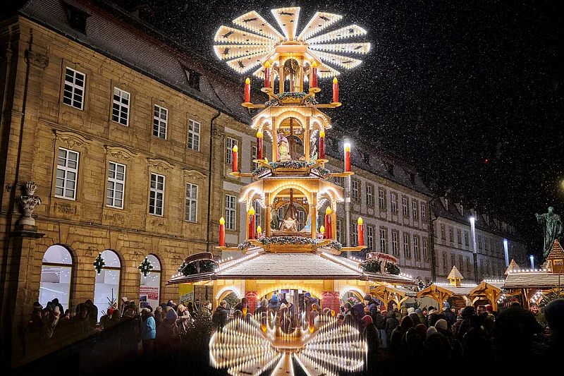Christmas Market Bamberg Die Bamberger Weihnachtspyramide am großen Weihnachtsmarkt am Maximiliansplatz