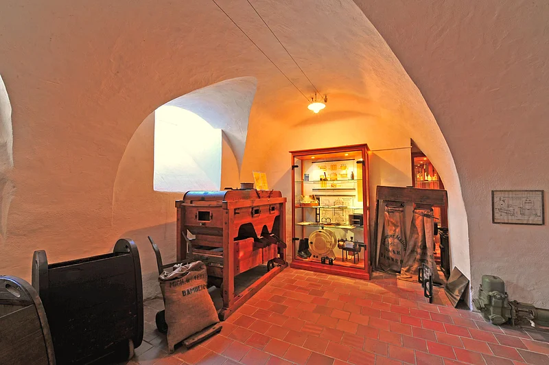 A collection of historic brewing equipment and the documentation of the production process from the malt production to the finished beer.