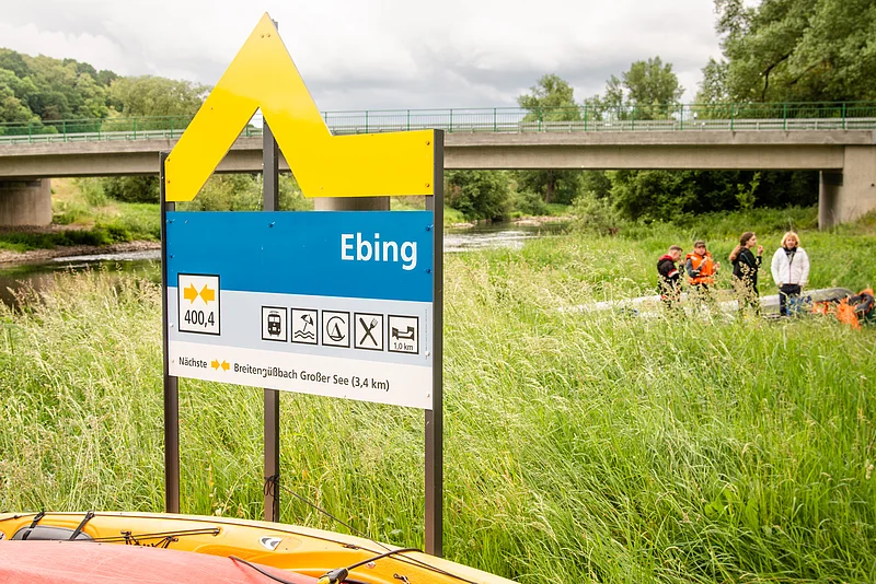 Die gelbe Welle im Flussparadies Franken Die gelebe Welle kennzeichnet freigegebene Anlegestellen entlang des Mains