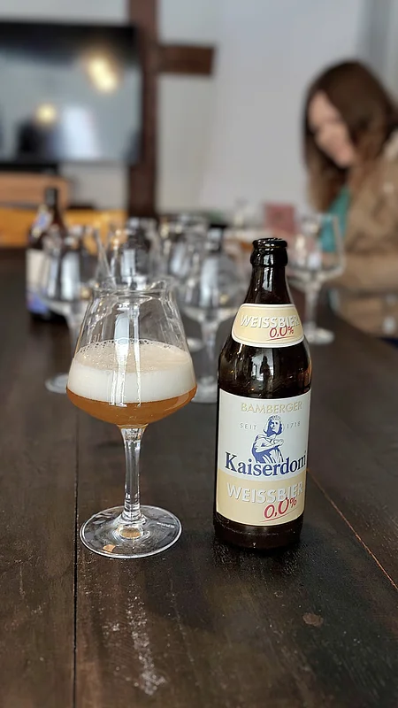 Bei der neuen Themenführung "Mit 0,nix durch Bamberg" wird Bamberger Rauchbier ohne Alkohol gekostet.