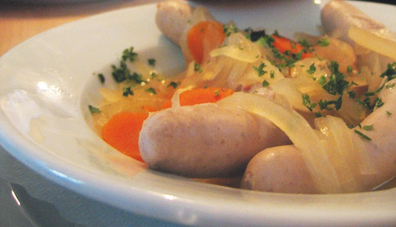 Bratwürste (sausages) which are boiled in a spicy vinegar and onion stock.