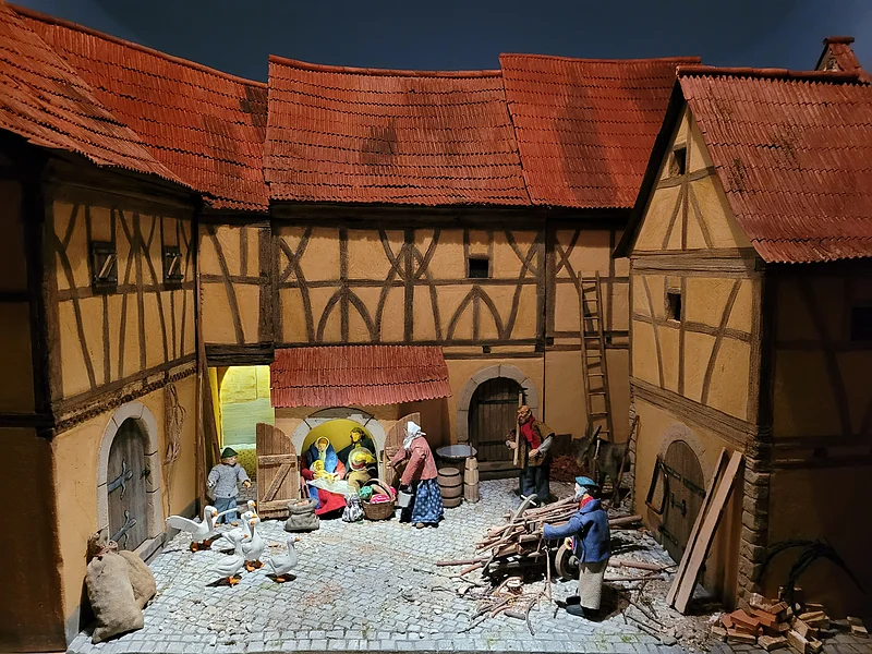 Krippenszene, zu sehen in der Weihnachtsausstellung der Krippenfreunde Bamberg in der Maternkapelle