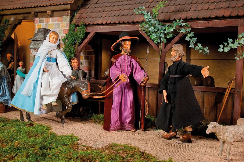 Maria und Josef auf Herbergssuche Krippenszene in der Oberen Pfarre