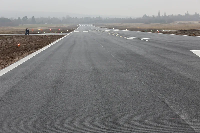 Flugplatz Bamberg-Breitenau Die Start- und Landebahn des Flugplatzes Bamberg-Breitenau