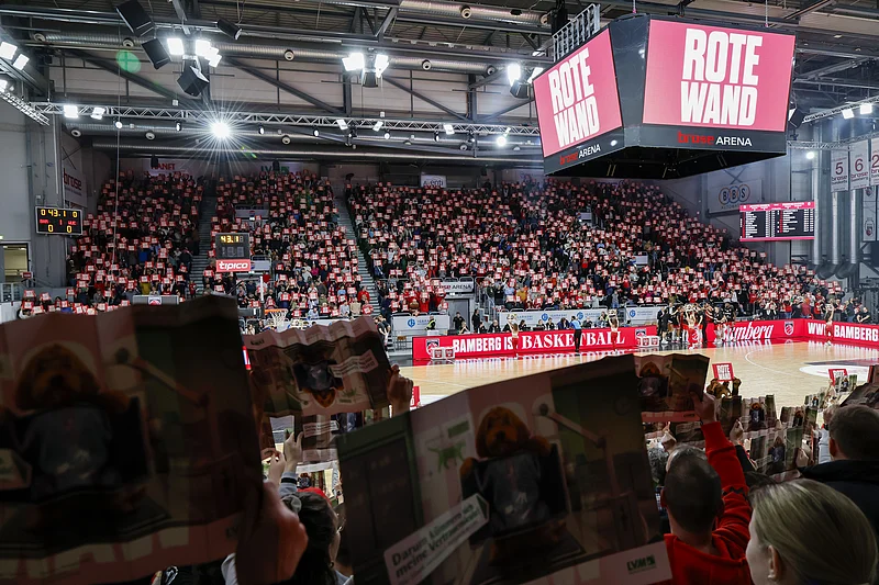 Die rote Wand - Fanszene in der Brose Arena in Bamberg The red wall - fan scene in the Brose Arena in Bamberg
