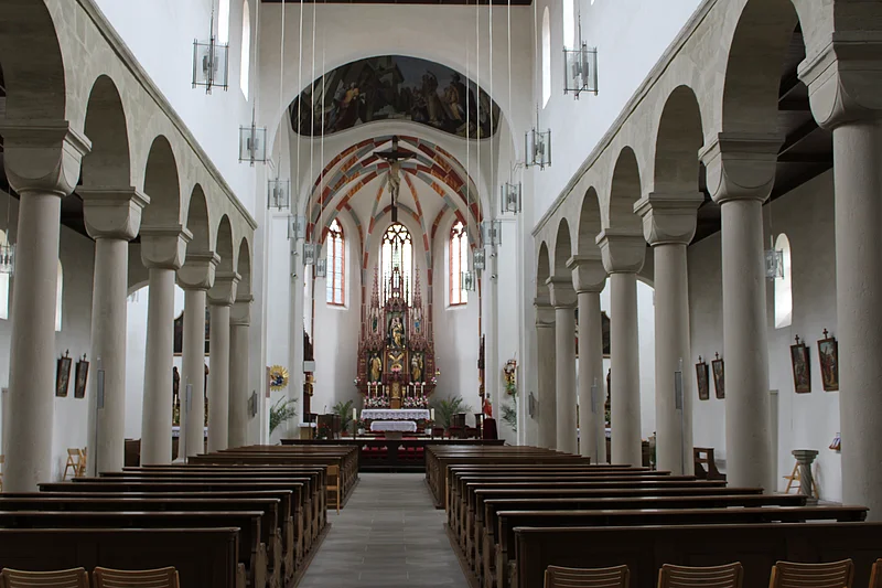 Der innenraum der Kirche St. Jakob in Bamberg.