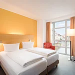 Modern eingerichtete Zimmer bieten ganz besondere Blickwinkel auf das Welterbe Bamberg und den Fluss Regnitz