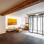 Holz aus dem Steigerwald und Sandstein aus dem Jura prägen das Interior Design von Hotel NEPOMUK und ECKERTS Wirtshaus