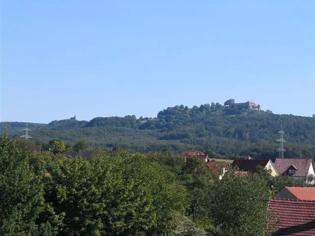 Two historical buildings are important visitor attractions near the city of Schesslitz: Giechburg castle and the chapel of St. Pankratius on Guegel hill.