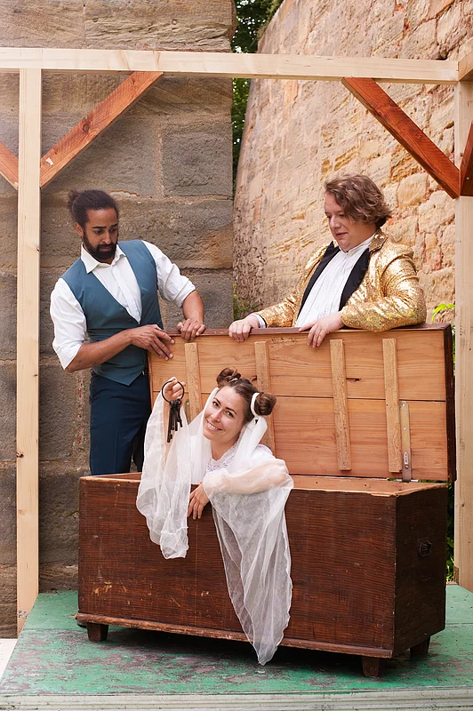 Das Bamberger Theater Chapeau Claque präsentiert auf der Freilichtbühne im Burggraben der Altenburg den Kinderbuchklassiker "Das kleine Gespenst" von Otfried Preußler.