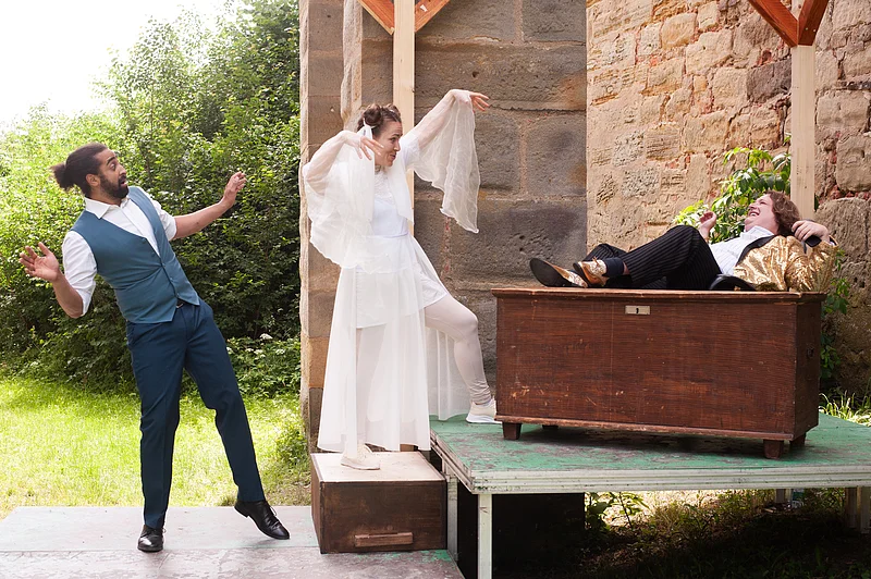 Das Bamberger Theater Chapeau Claque präsentiert auf der Freilichtbühne im Burggraben der Altenburg den Kinderbuchklassiker "Das kleine Gespenst" von Otfried Preußler.