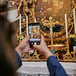 Führung durch den Innenraum der Kirche St. Michael