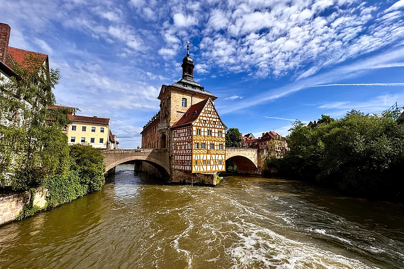 Das Alte Rathaus in Bamberg zählt zu den vielen ikonischen Denkmälern in Bamberg.