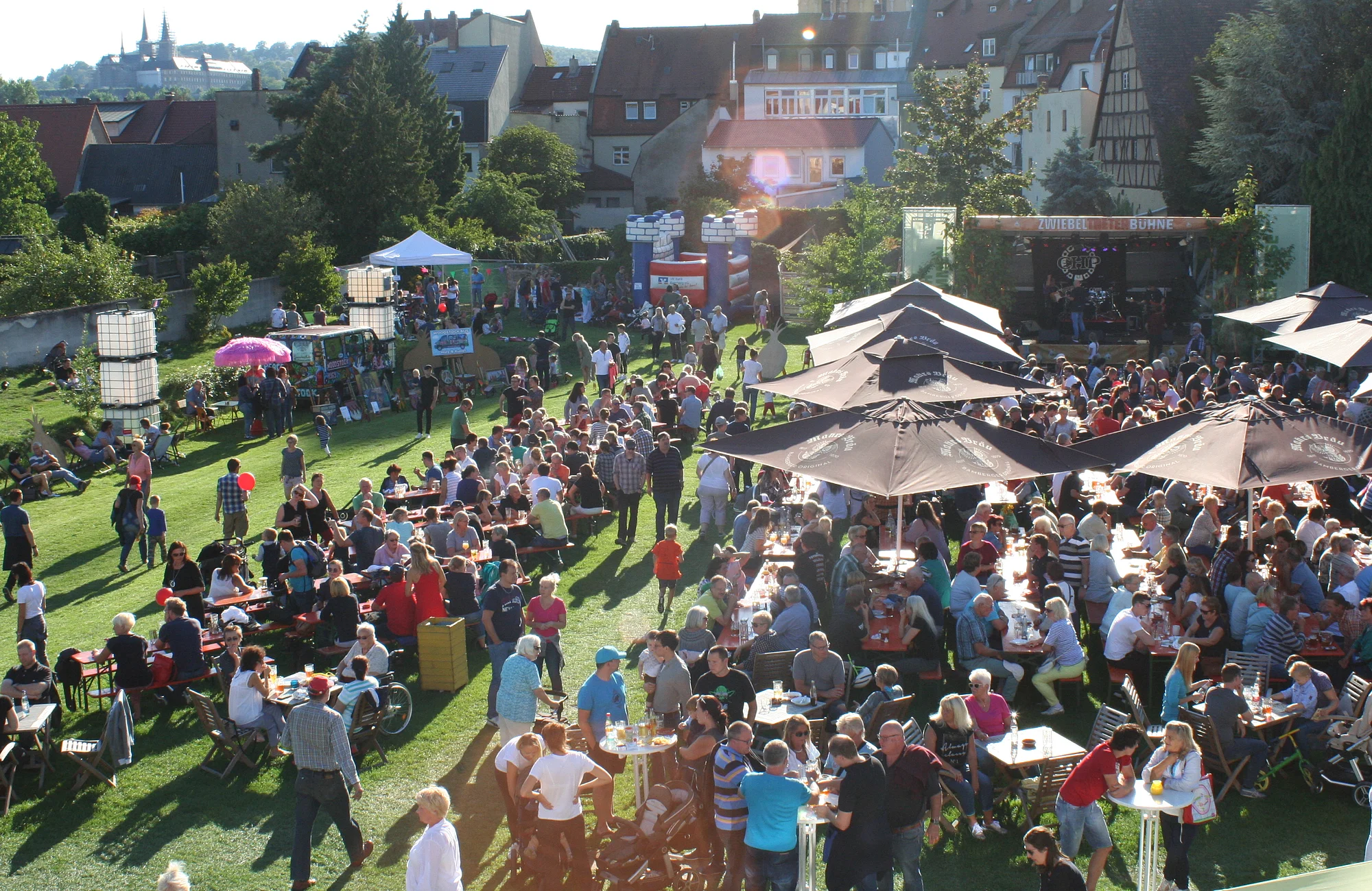 Zwiebeltreterfest Das Ziebeltreterfest auf der Böhmerwiese in der Bamberger Gärtnerstadt.