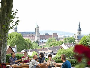 "Auf" dem Bierkeller in Bamberg mit faszinierendem Ausblick, lässt es sich wunderbar die leckeren Spezialitäten genießen. 