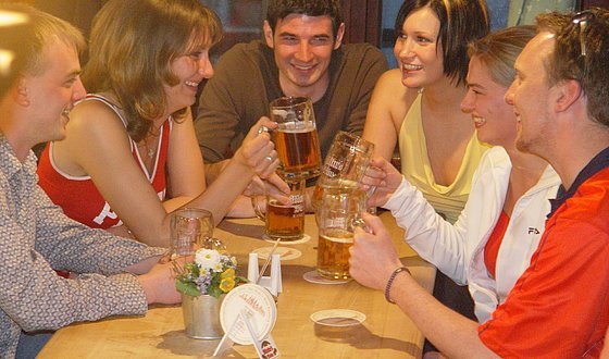 The city and the beer form a perfect symbiosis in Bamberg! Discover the variety of facets of the BierSchmeckerStadt Bamberg (Beer Tasting City Bamberg) on a guided tour and afterwards with beer tasting and a traditional dish. During the beer tasting under