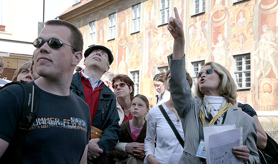 Guided city tour in front of the Old Town Hall